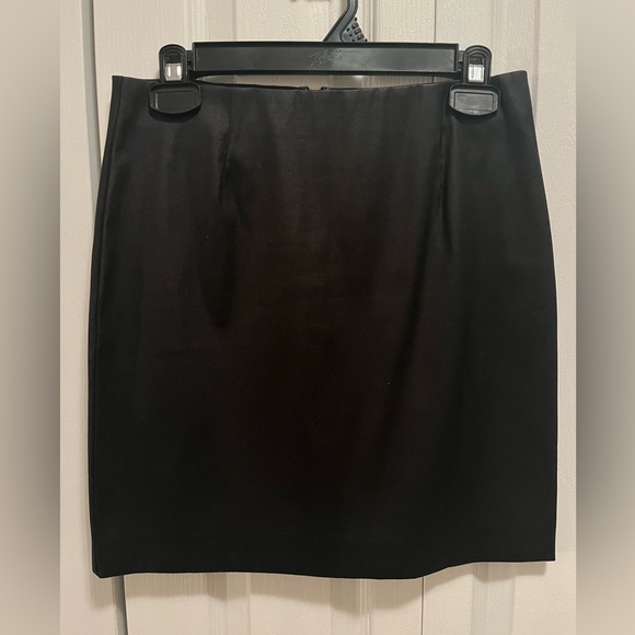 Aritzia Dresses & Skirts - NWOT Aritzia (Talulah) Coated Black Mini Skirt
